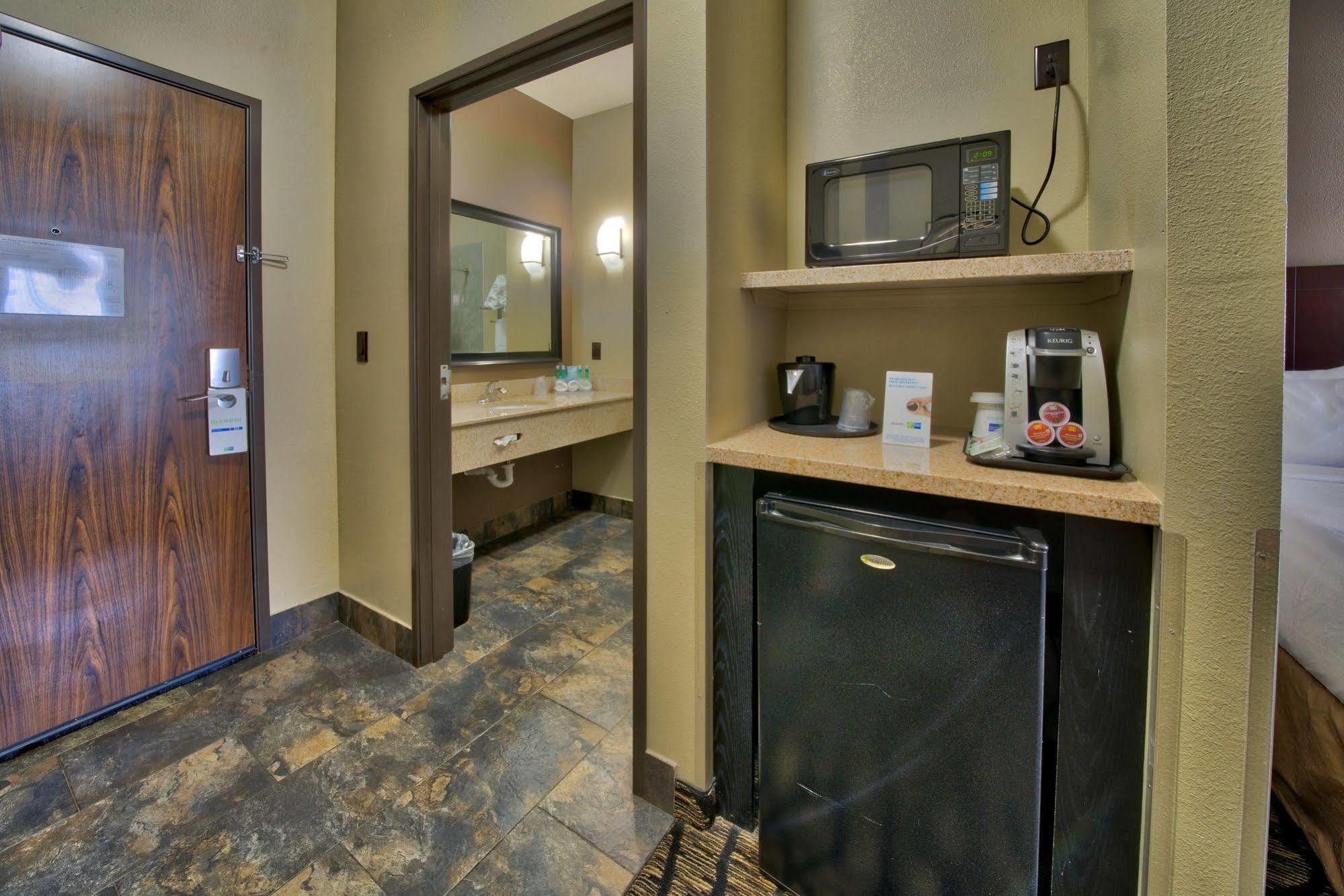 Holiday Inn Express And Suites Lubbock South By Ihg Zewnętrze zdjęcie